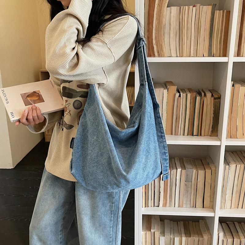 

Large-capacity denim shoulder tote bag for women2026New simple and versatile lightweight student commuter handbag синій