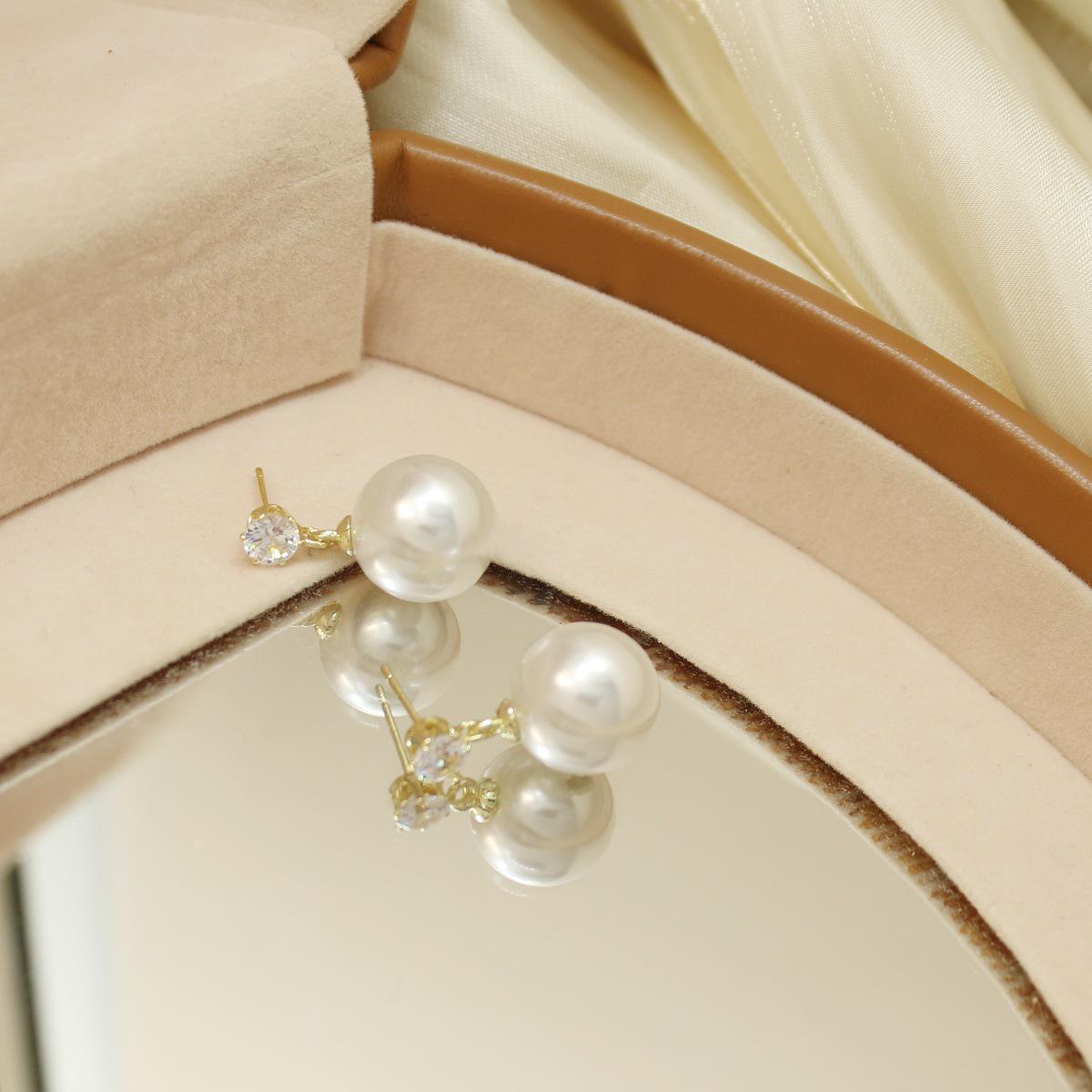Versatile Pearl and Zircon Stud Earrings: Elegant Women s Fashion Statement