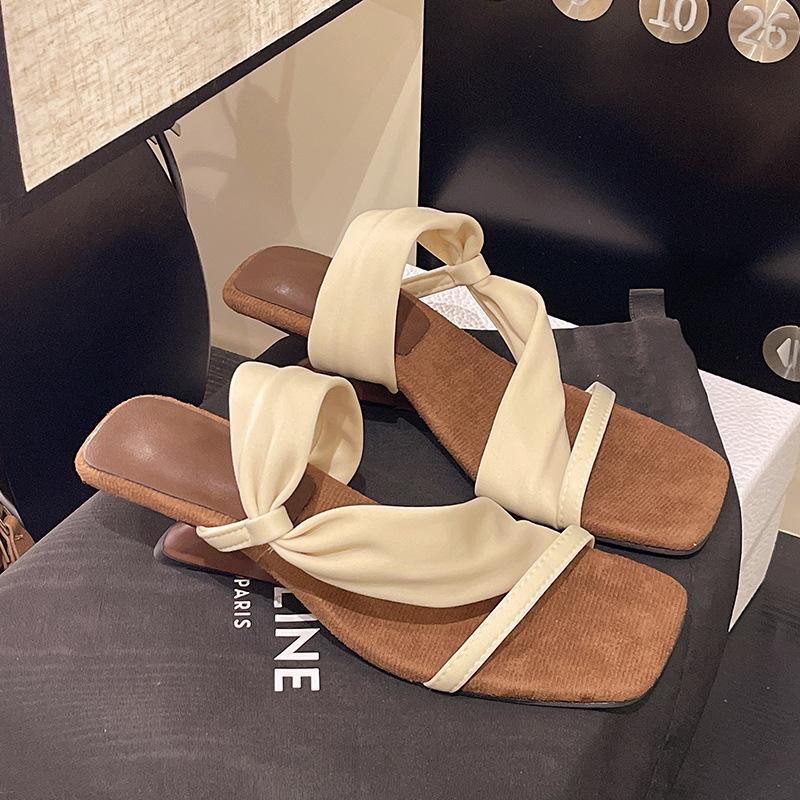 Temperament suede square-headed fairy open-toed slippers female 2025 spring new outer wear Korean version retro Spice Girl cool slippers