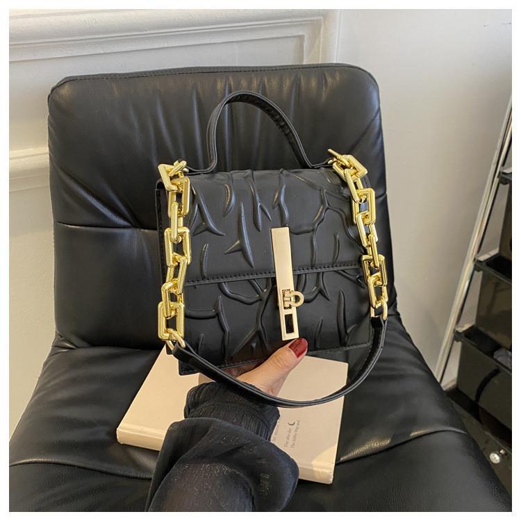 Borsa a tracolla alla moda in stile urbano in pelle PU con catena, piccola borsa morbida in più colori
