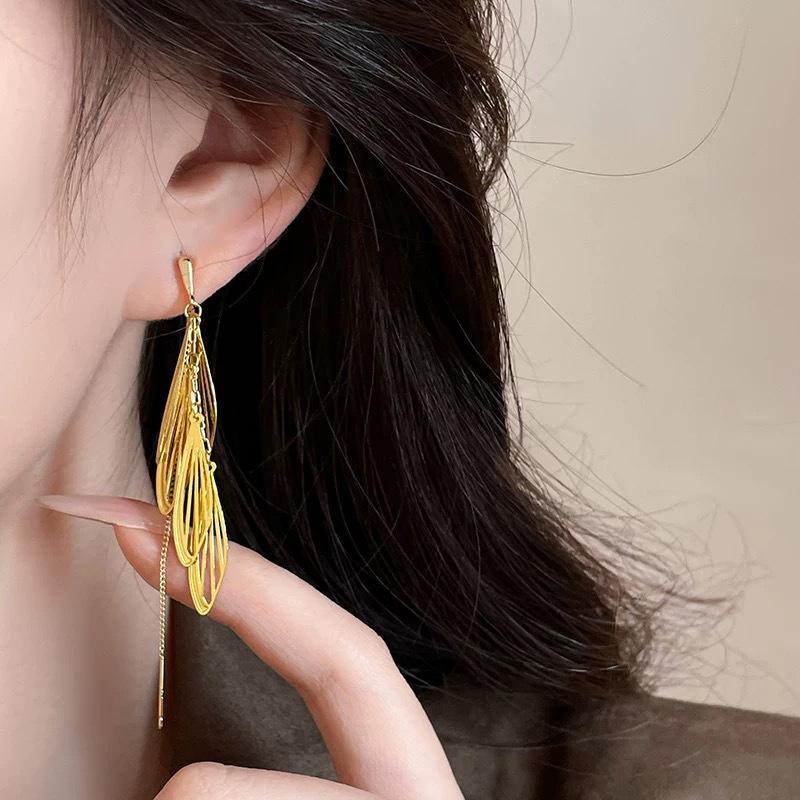 

Skinny square face, mosquito coil disc, ear clips, no ear piercings, female long tassel gold stud earrings, high-end sense, light luxury niche