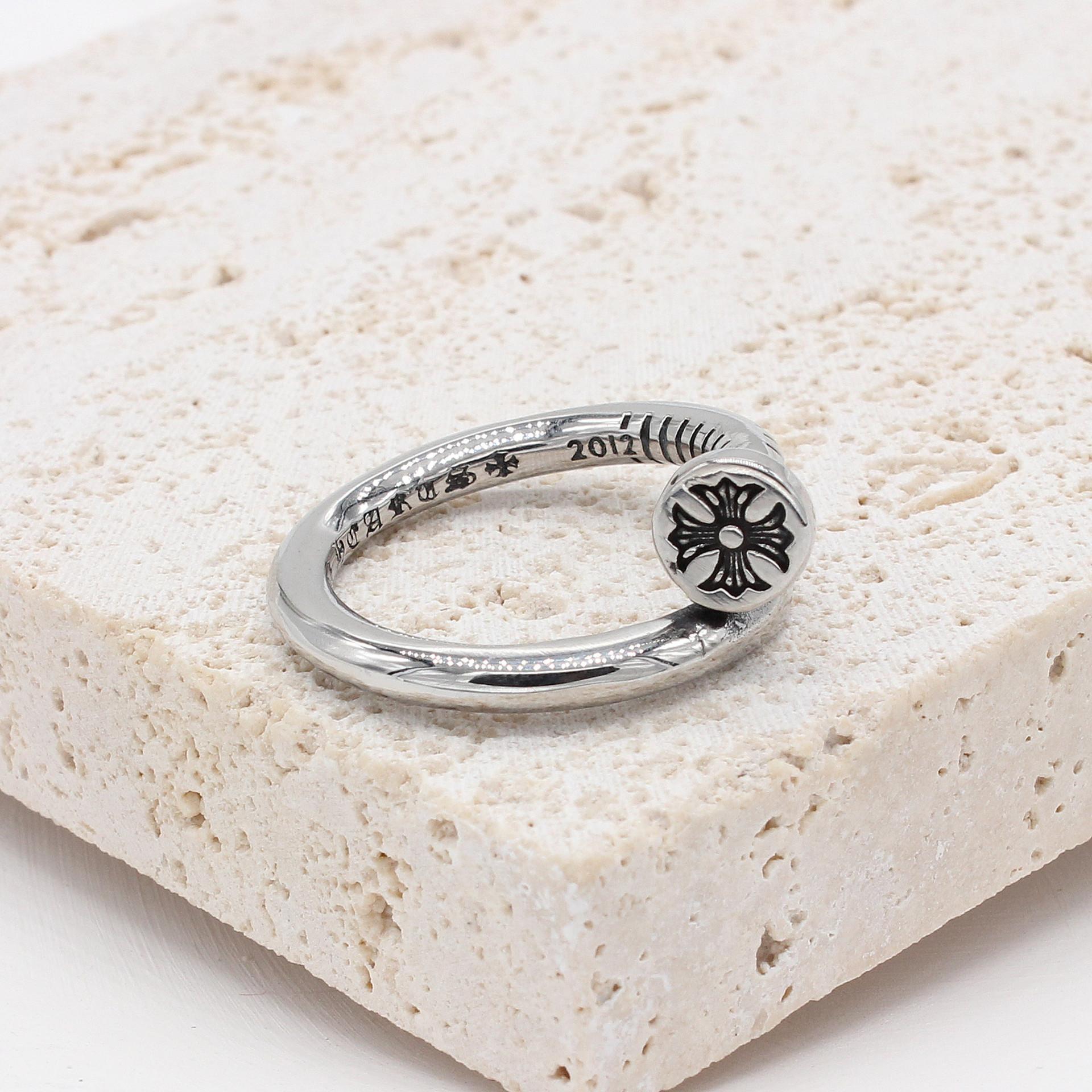 

Персонализированное мужское кольцо из титановой стали в стиле ретро с крестиком для ногтей 11