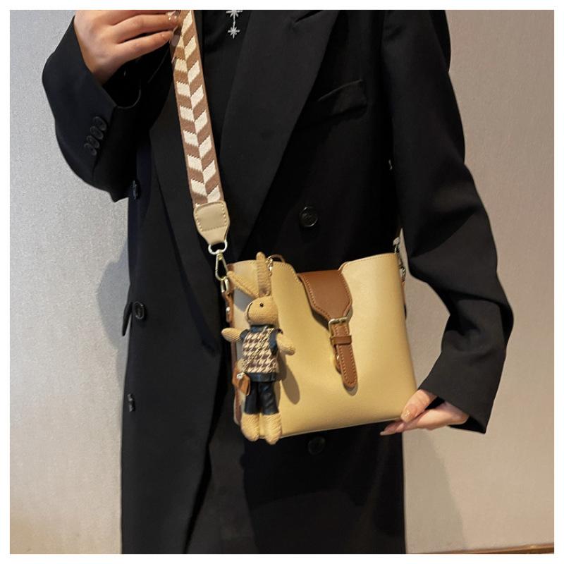 Tooxika Popular Small Bag For Women, New Style, Fashionable Wide-band Messenger Bag, Popular Niche Design Bucket Bag