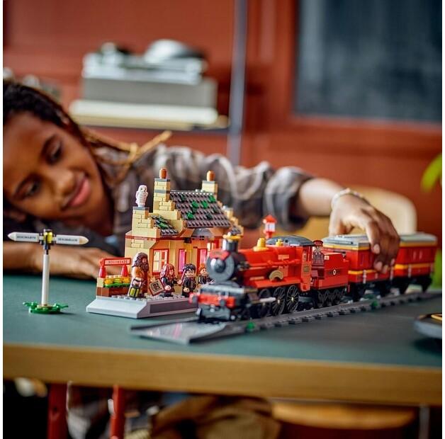 LEGO Harry Potter 76423 Хогвартс-экспресс и станция Хогсмид