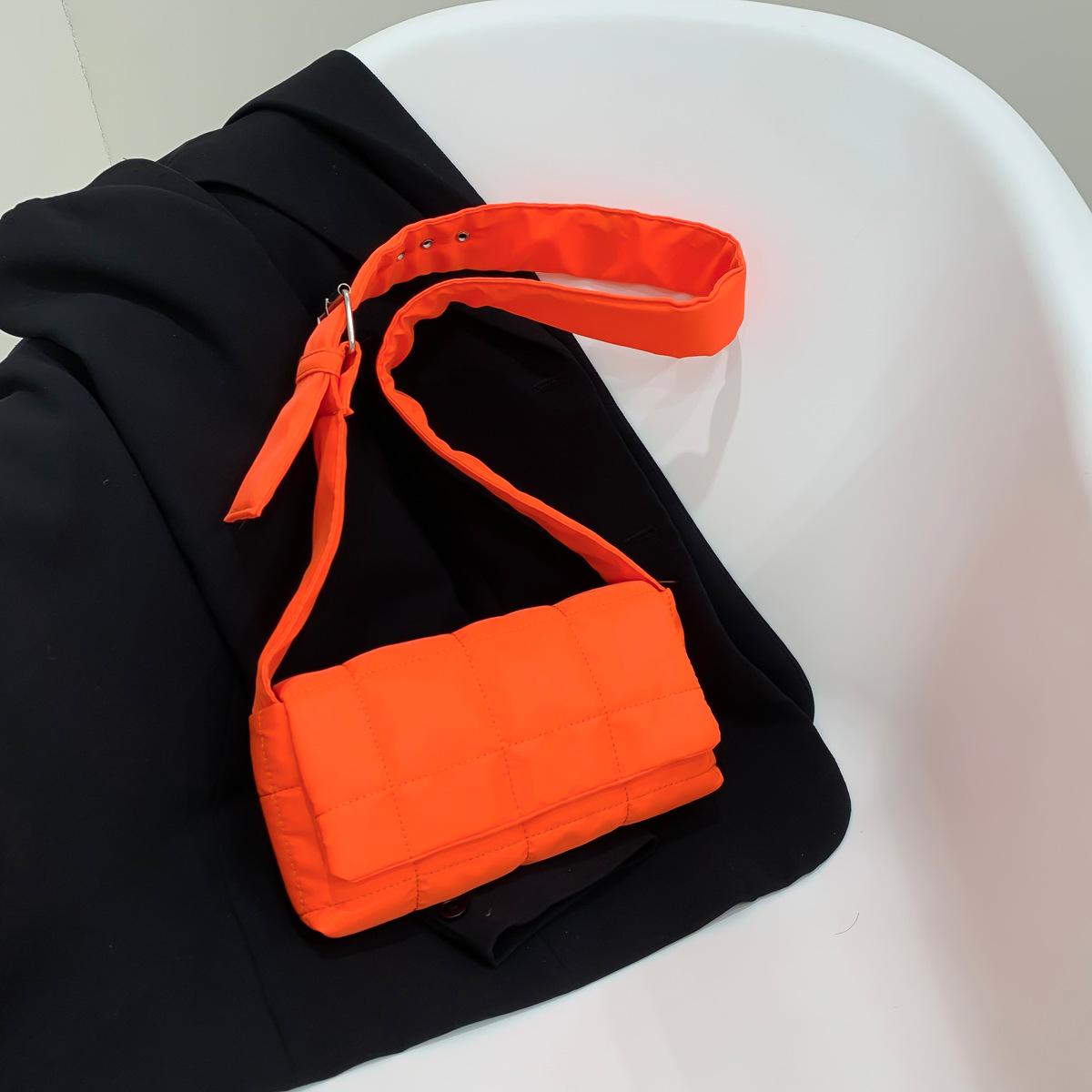 

2025 new ins fashion trend Internet celebrity solid color sponge pillow bag nylon shoulder messenger bag space cotton bag помаранчевий