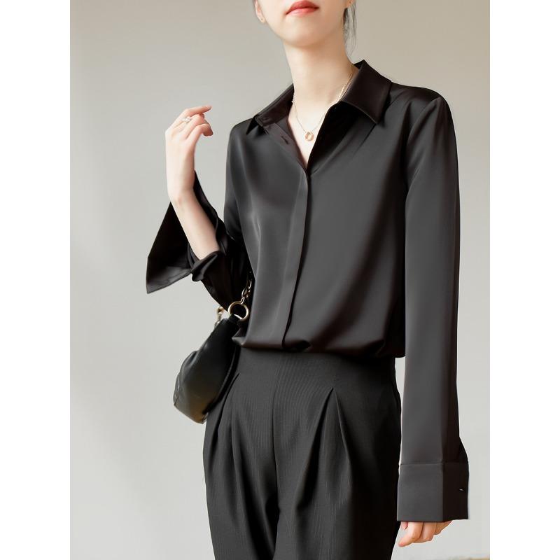 Leichtes, reifes, windiges, weißes Satinhemd für Damen, langärmelig, Frühling und Herbst, neues, vielseitiges, faltenfreies, drapiertes Pendlerhemd