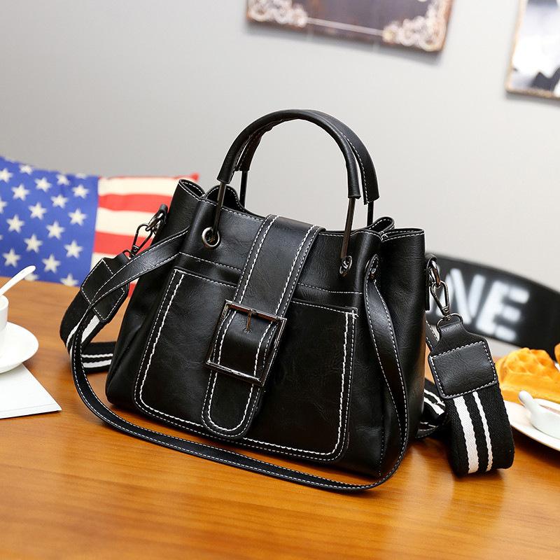 Fashion bucket bag Fashion retro oil wax leather shoulder bag Large capacity oblique span bag Women's metal women's bag