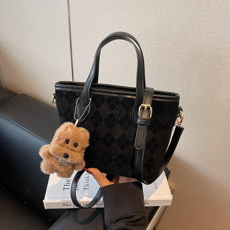 This Year's Popular Bag Women's Autumn and Winter Versatile 2025 New Retro Shoulder Messenger Bag Simple Bucket Bag