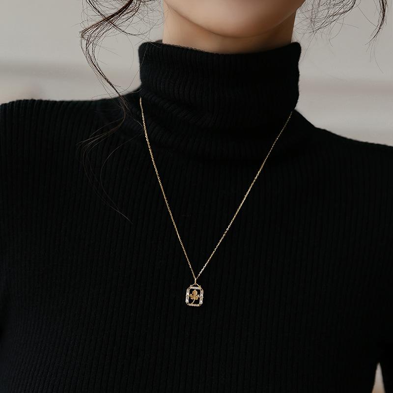 Leaf Necklace Female Niche Design Retro French Lamp Luxury Temperament Clavicle Chain Necklace Premium Durable