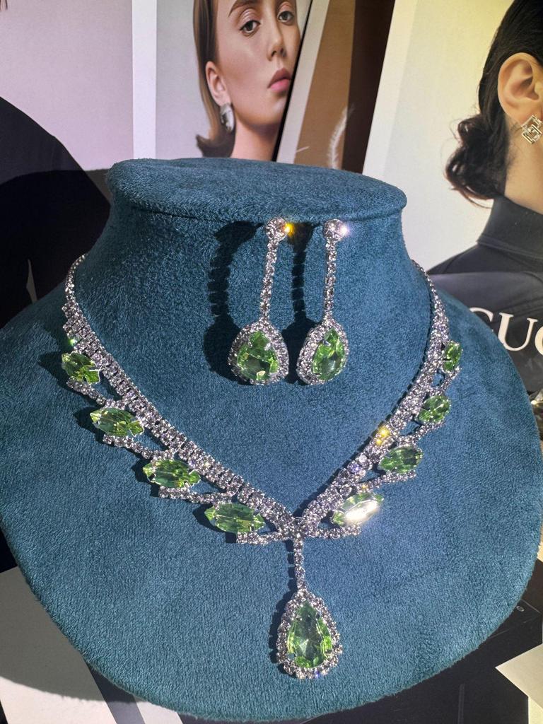 Luxury Rhinestone Teardrop Pendant Necklace & Earring Set In Apple Green for Bridal Wear