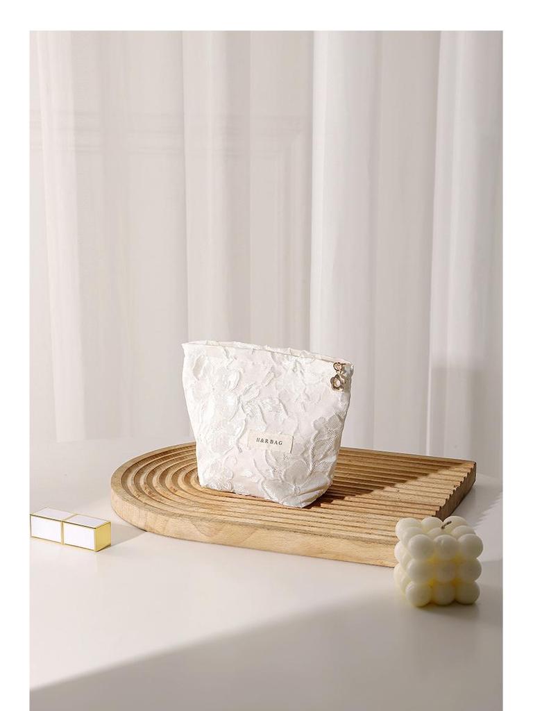 Luxurious Embossed Jacquard Makeup & Skincare Clutch - Large Capacity Toiletry Bag