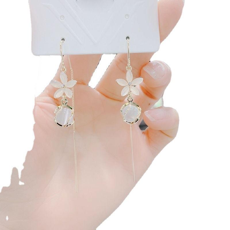 1011 new five-leaf petal anti-loss earrings, fringed opal earrings, temperament fashionable and versatile face earrings