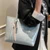Spring and summer large-capacity bag women's new fashionable versatile shoulder bag textured portable tote bag