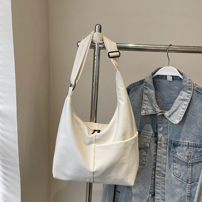 

Сумка из нейлона для женщин, новогодняя, большая вместимость, легкая, на одно плечо, универсальная, индивидуальная, темпераментная сумка-тоут