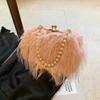 Yogodlns Luxuriöse Abendtasche aus Kunstfell Flauschige Einfarbige Schultertasche Große Kapazität Perlenhenkel Clutch Umhängetasche für Damen
