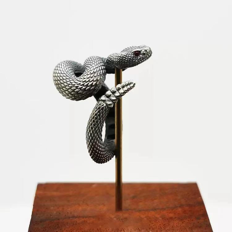 Трендовое кольцо-гремучая змея унисекс с регулируемым размером