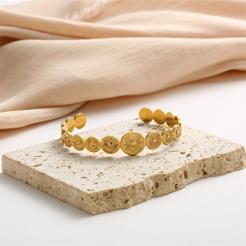 Vintage Geometric Openwork Titanium Steel Bracelet for Women Luxurious Fade-Resistant Stainless Steel Bracelet Creative Jewelry