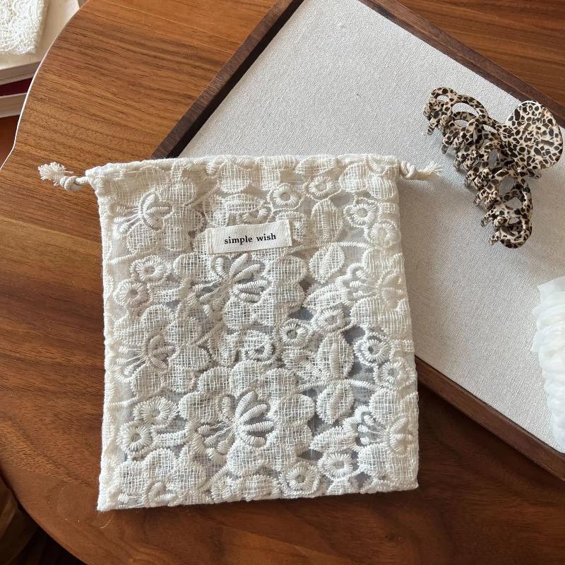1Pcs Vintage Style Beige Lace Embroidered Cotton Drawstring Bag Single Layer Brush Makeup Organizer Pouch for Jewelry Storage Case 739₽