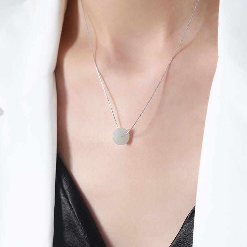 

Ожерелье с подвеской из нефрита в китайском стиле «Хетянь», универсальная личность, темперамент вдовствующей императрицы, титановая сталь, 18-каратное золото, хип-хоп-ювелирные изделия