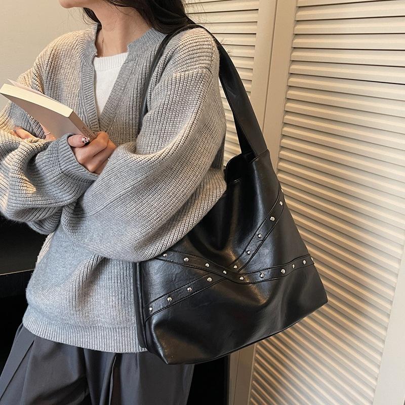 New Retro Rivet Motorcycle Bag, Retro Hand-held Tote Bag, Women s Large Capacity Commuting Single Shoulder Bucket Bag чёрный