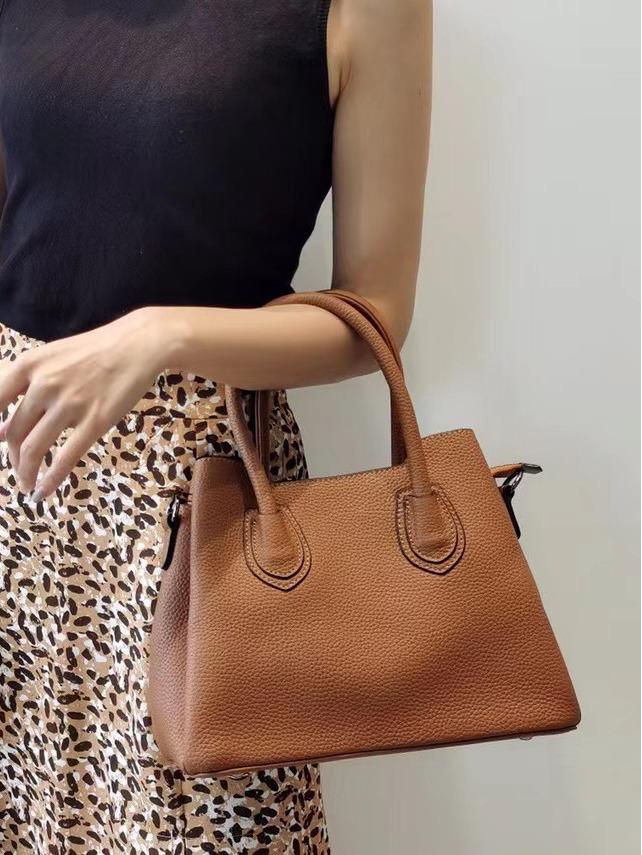 2025 Women's Genuine Leather Tote: High-End, Large Capacity, Commuter Handbag