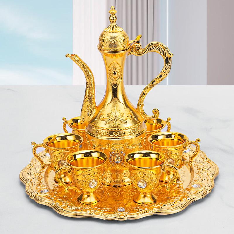 

Европейский ретро креативный свадебный набор: Русская фляжка и украшения для бокала белого вина