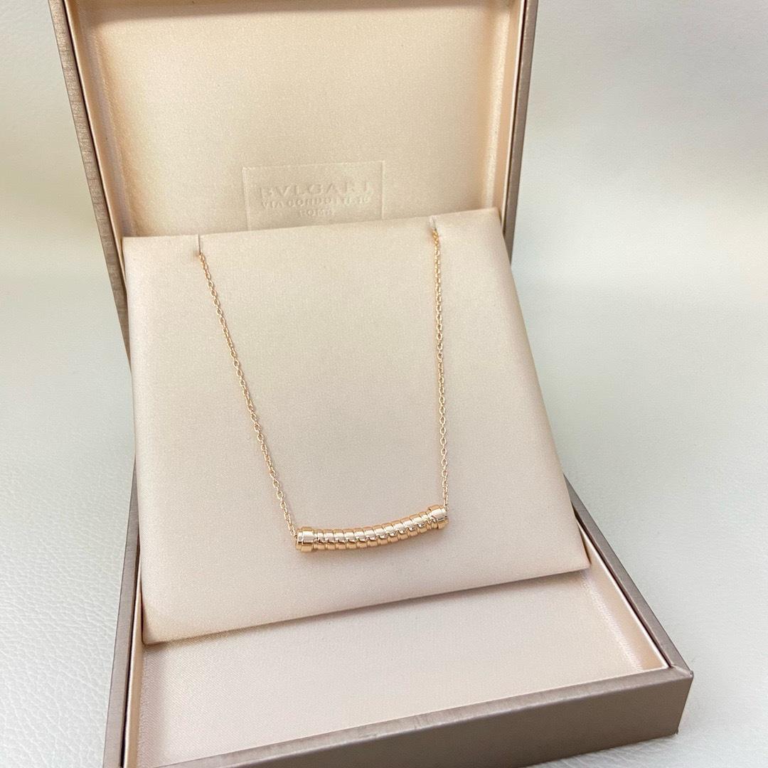 2025 Glossy Gold Twisted Knot Clavicle Necklace: Elegant Smile Design for Women розового золота