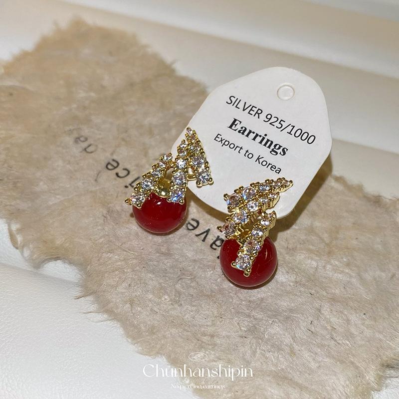 Simple Temperament Autumn and Winter Ankela Red Pearl Stud Earrings Super Flash Zircon New Ear Clips No Holes Exquisite Earrings