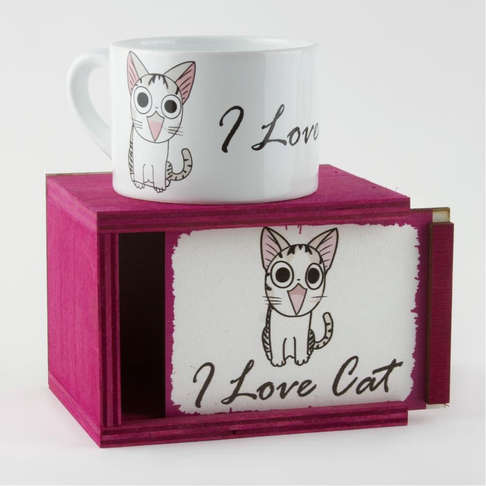 

Кружка в деревянной коробке с изображением милого кота