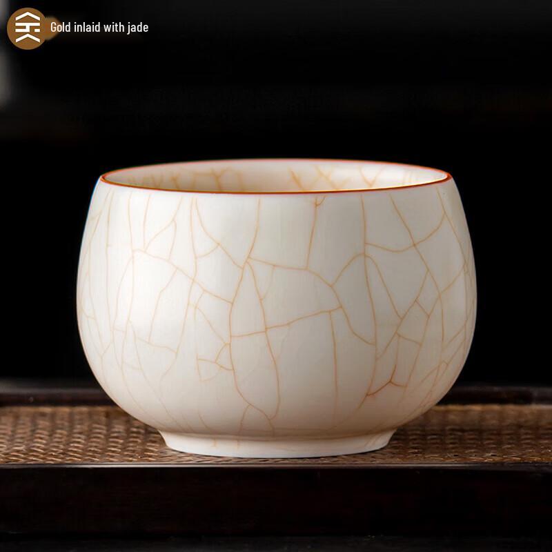 

Chuhua White Ru Ware Gold-Painted Master Teacup
