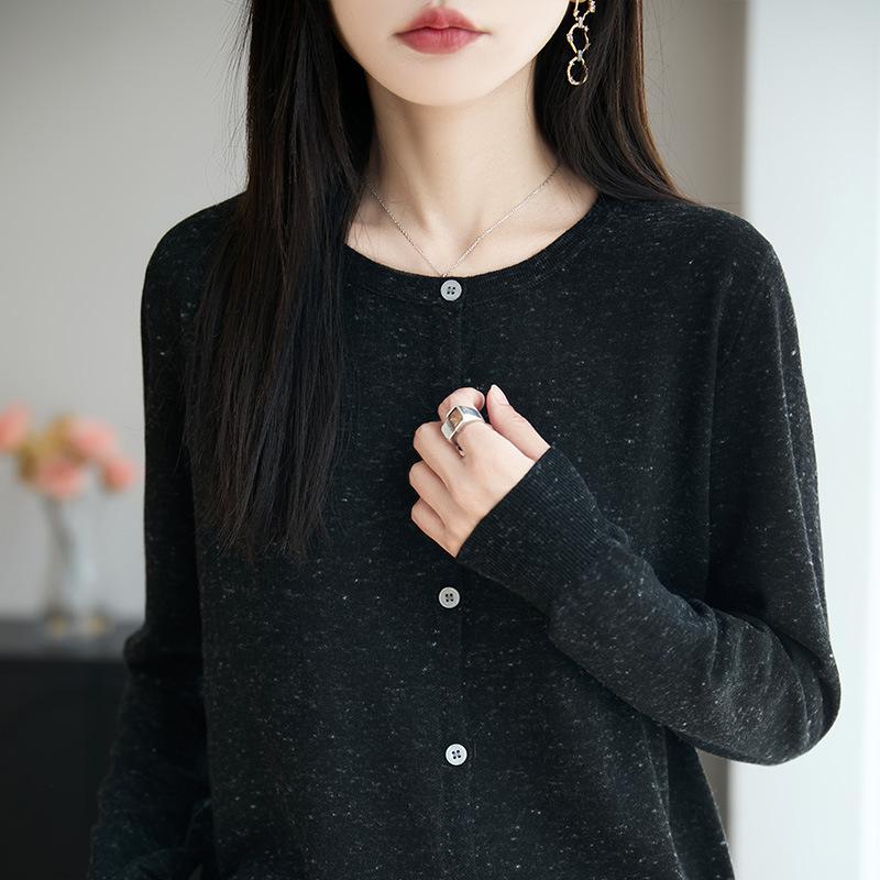 

A New Round Neck Knitted Cardigan with Long Sleeves for Women In Early Autumn, Loose and Versatile Top M