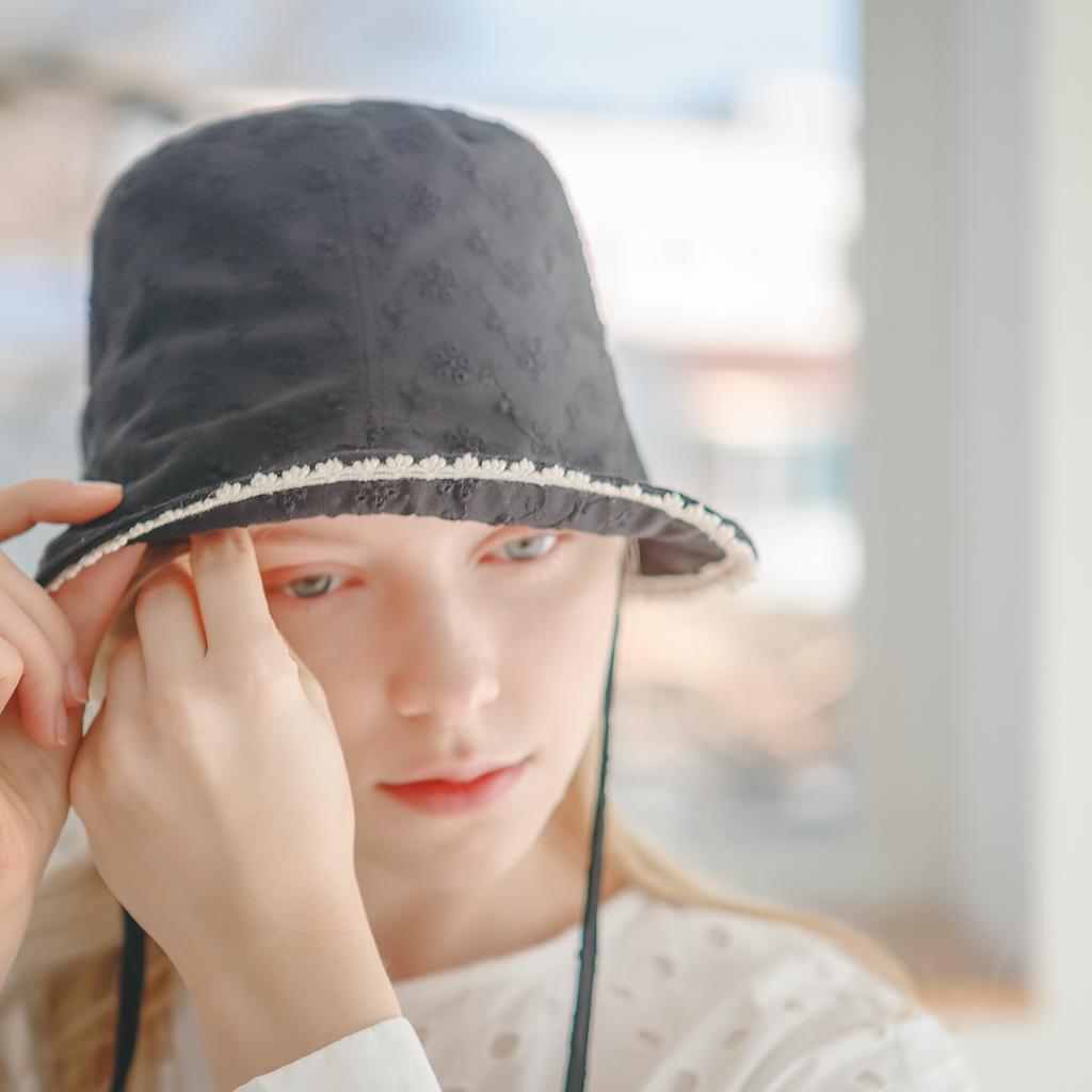 Sodamon Mimin Susan Lace-Punching Bonnet