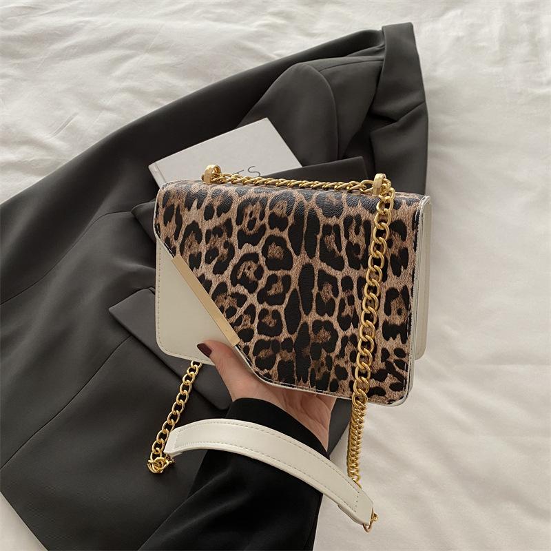 

Textured leopard print splicing 2025 winter season new this year s casual popular chain crossbody shoulder small square women s bag срібний