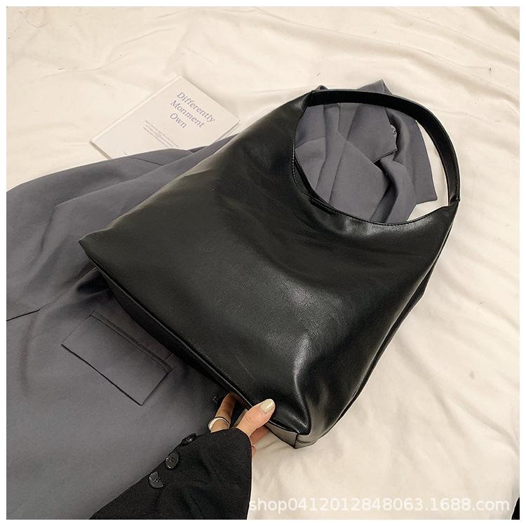 Large capacity tote bag Lazy wind bag Women's 2025 new niche underarm bucket bag Fashion shoulder commuter bag