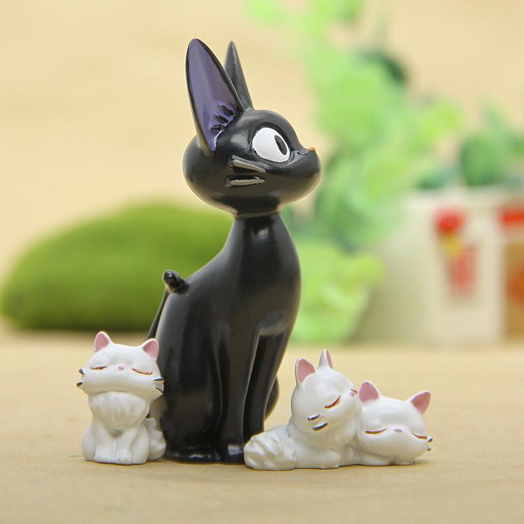 Black Resin Cat Mini Ornament With Handcrafted Style For Friendship And Gifts