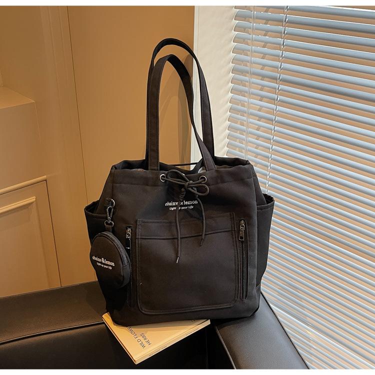 

Retro alphabet canvas big bag 2025 new leisure student class shoulder bag versatile hand-held armpit big bag чёрный