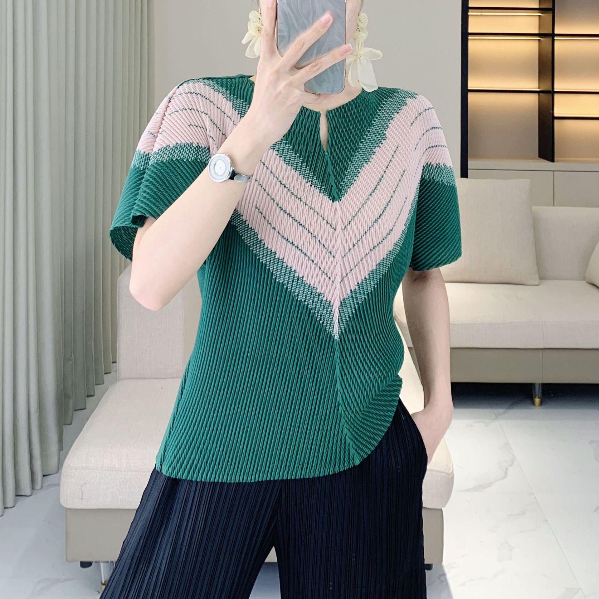 

Летняя женская повседневная плиссированная футболка с цветными блоками, 2025 One Size [45-75 kg] зелёный