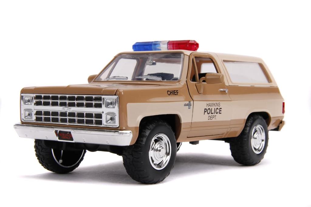 Kyosho Jada Toys Hollywood Rides Series 1/24 Scale 1980 Chevy Blazer (with Hopper from Stranger Things) with Police Badge, Finished Model, JADA31111