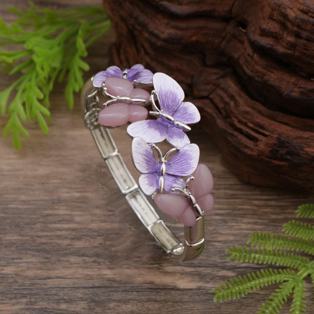 

Новый браслет-резинка с фиолетовой бабочкой с плавным переходом цвета, простой и высококлассный женский универсальный браслет из сплава с бабочкой