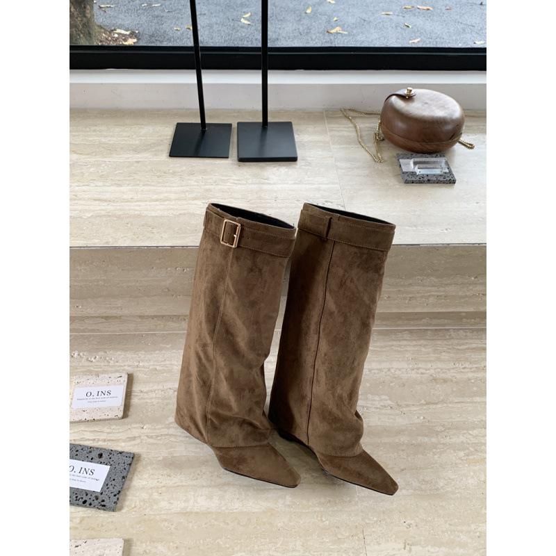 

In the autumn and winter of 2025, the new fashionable and versatile niche models show thin pointed high trousers boots and women s boots are not over 39 хаки