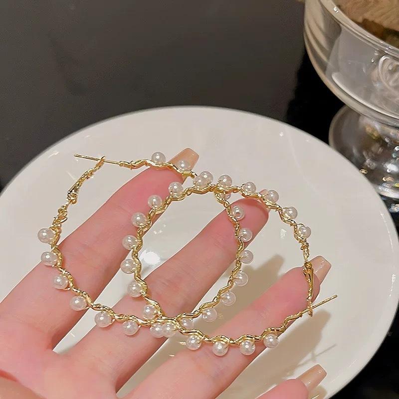

Design sense silver needle exaggerated pearl earrings, new geometric earrings temperament Internet celebrity earrings women