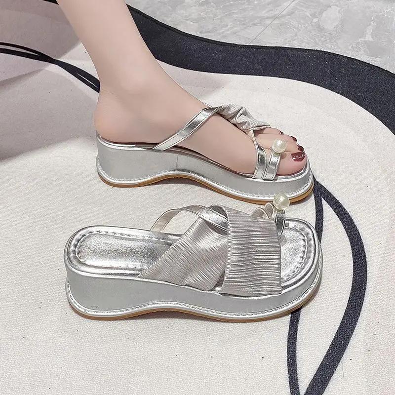 Fashion Open Toe Thick Shoes Chic Elegant Women's Slippers and Ladies Sandals Small Size Summer 2025 Slides Clappers Slip-resistant Shoe