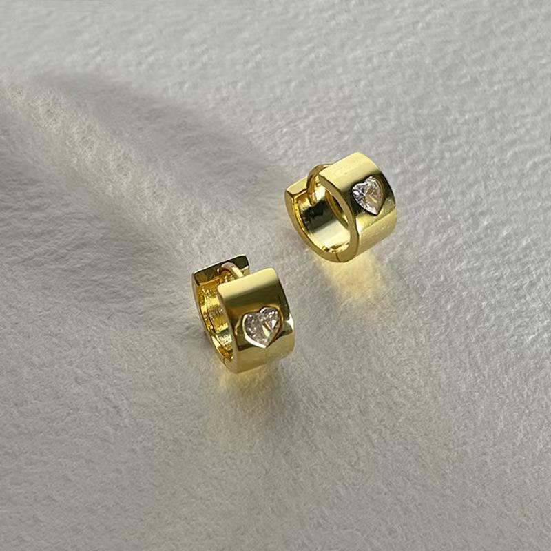 

Fashion heavy industry stud earrings temperament love zircon earrings simple wide face circle earrings exquisite earrings золотий