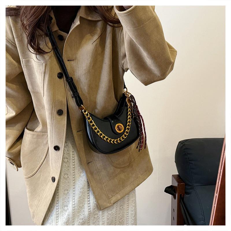 Light Luxury Crescent Bag, Fashionable Versatile, Temperament Commuting Choice.
