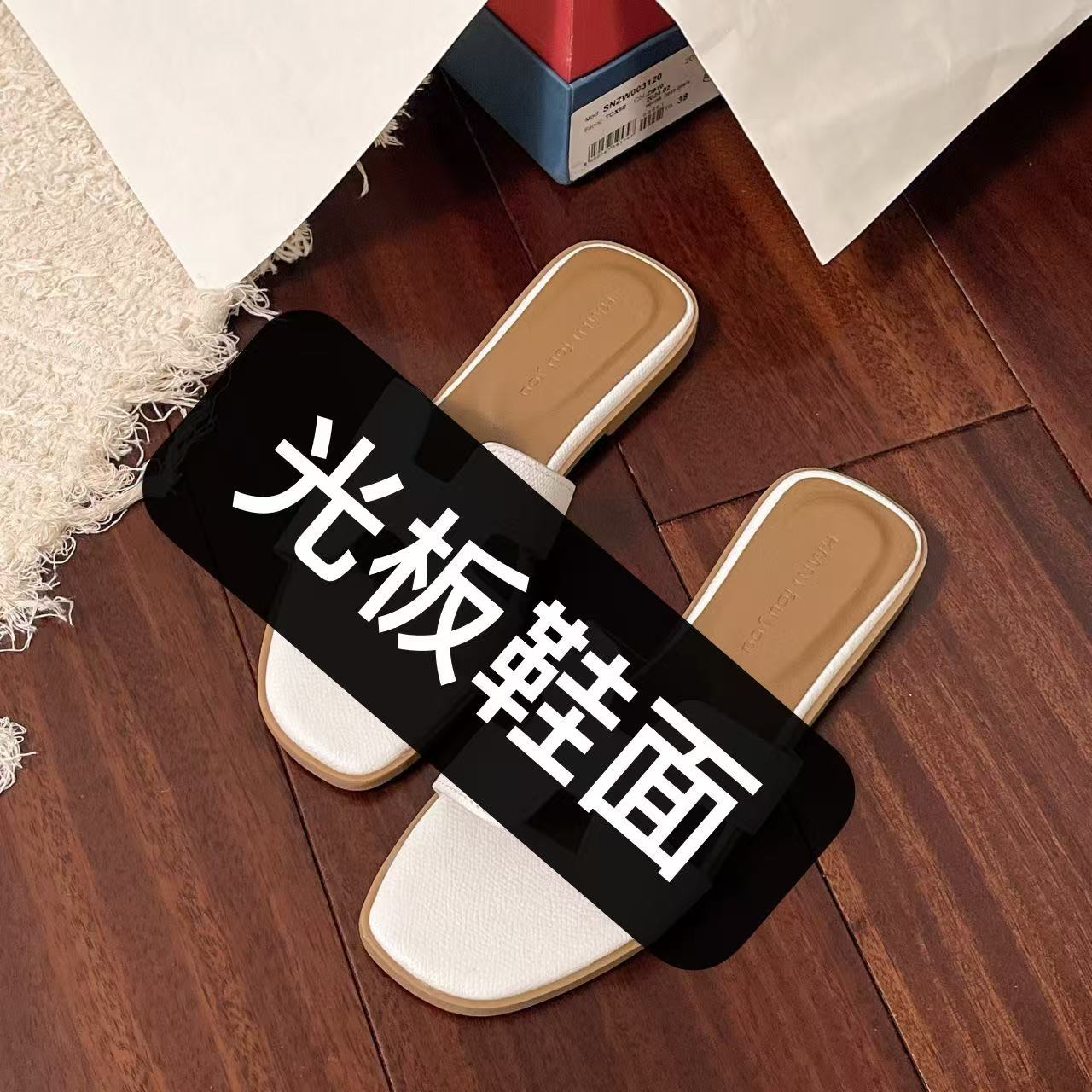 

Серебряные туфли на плоской подошве с маленьким замком 2025 года, новые тапочки с открытым носком, модная праздничная одежда, французские сандалии 35