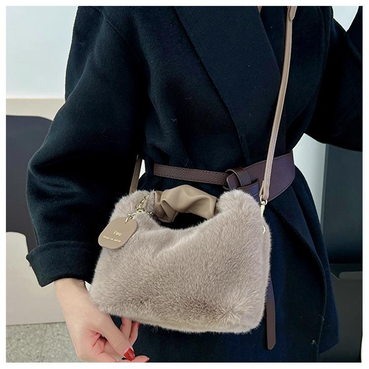 New plush messenger bag handbag texture fashion women's bag autumn and winter hair bag versatile niche chain handbag