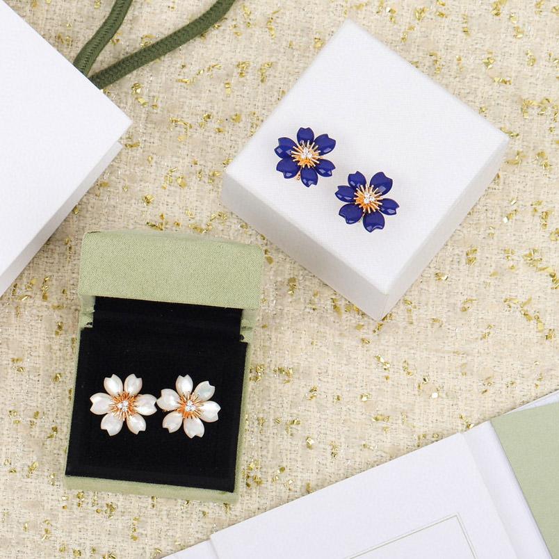 Nová horúca značka Vintage kvetinové náušnice pre ženy Luxusné šperky Dizajnérske náušnice Módna dámska párty Elektroplatované klipsové náušnice