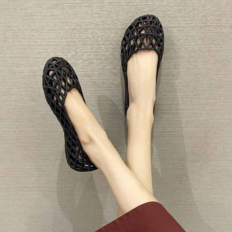 Fashion 2025 new beach sandals for women's summer fashion hollow flat toe anti slip soft bottom breathable jelly plastic Flat shoes
