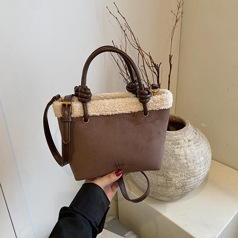 

2025 Trendy Women s Fashion Handbags: Autumn/Winter Niche Design, Bucket and Crossbody Styles