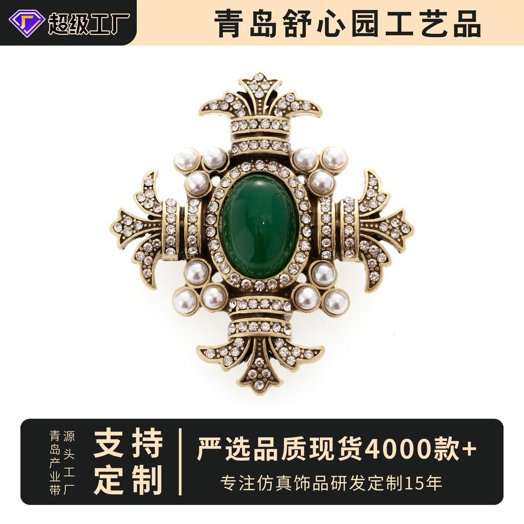 Wind Live Broadcast Retro Women'S Greenstone Brooch Jewelry, Noble Personality And Light Luxury Niche Designer New